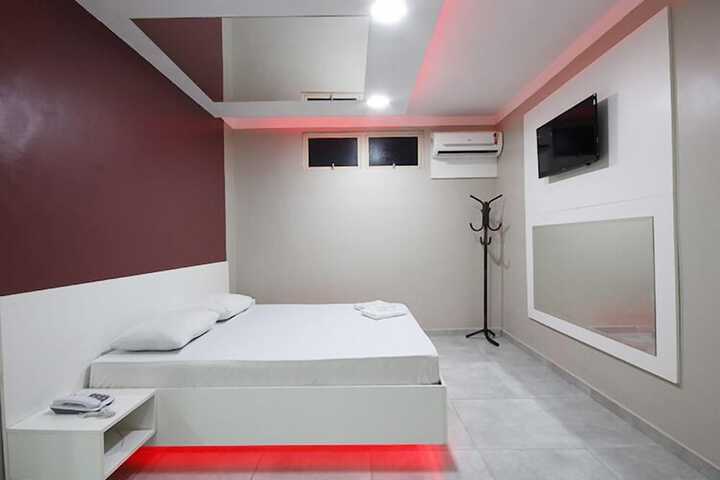 Room 5 of 33