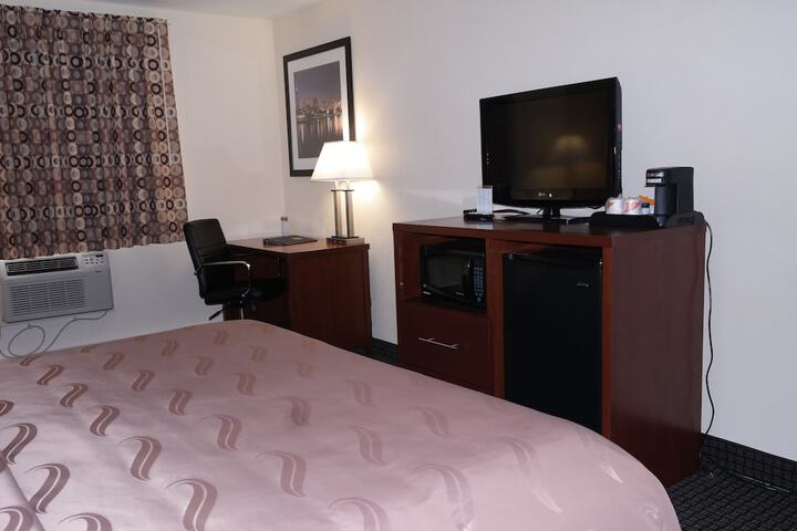 1 King Bed (1 of 10)