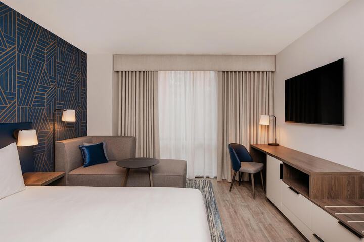 Room 10 of 40