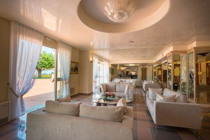 Entrance & Lobby