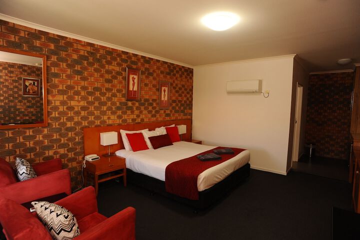 Room 9 of 75