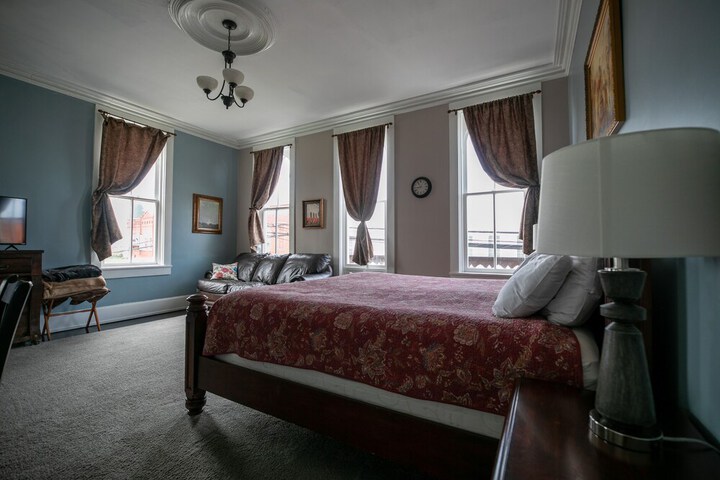 1 King Bed (34 of 40)