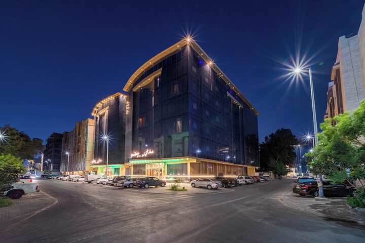 Sunday Red Sea Fountain Alhamra Formerly Vivid Plaza Hotel