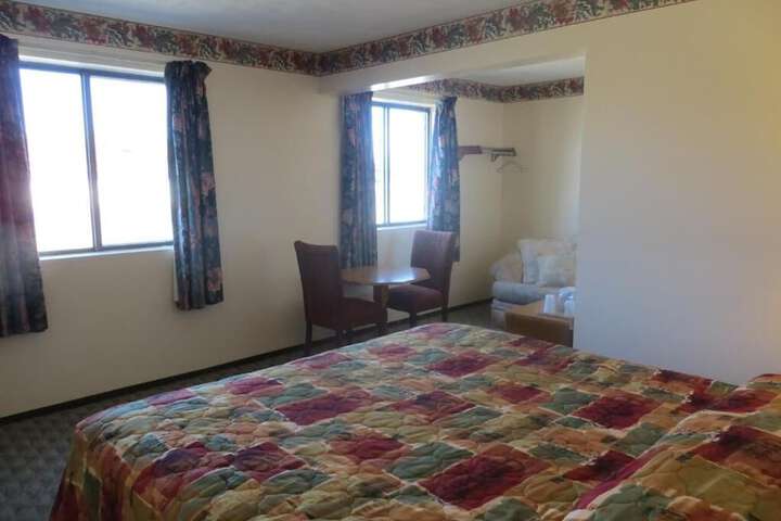 Standard Single Room 1 Queen Bed (9 of 9)