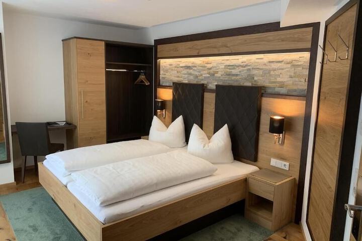 Room 10 of 40