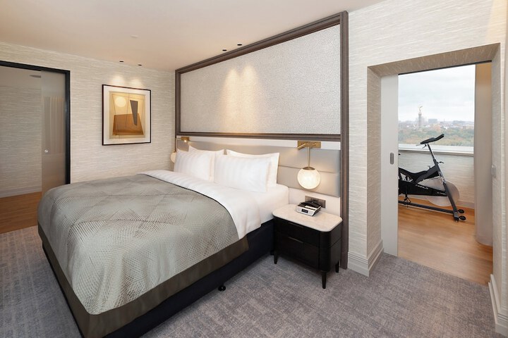 Room 34 of 457