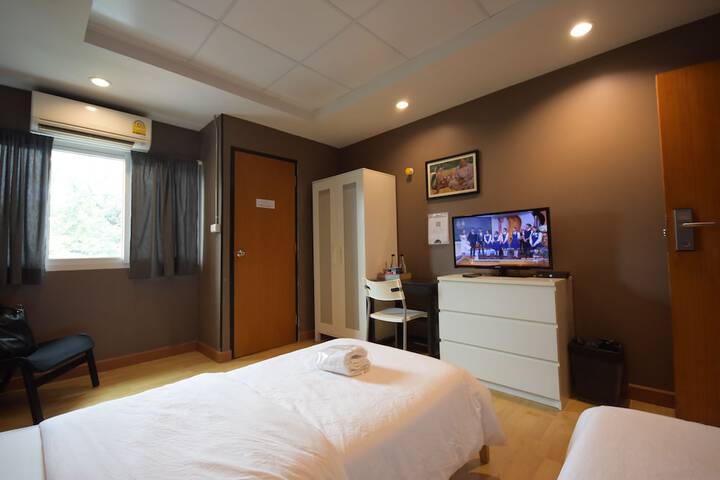 Room 6 of 35