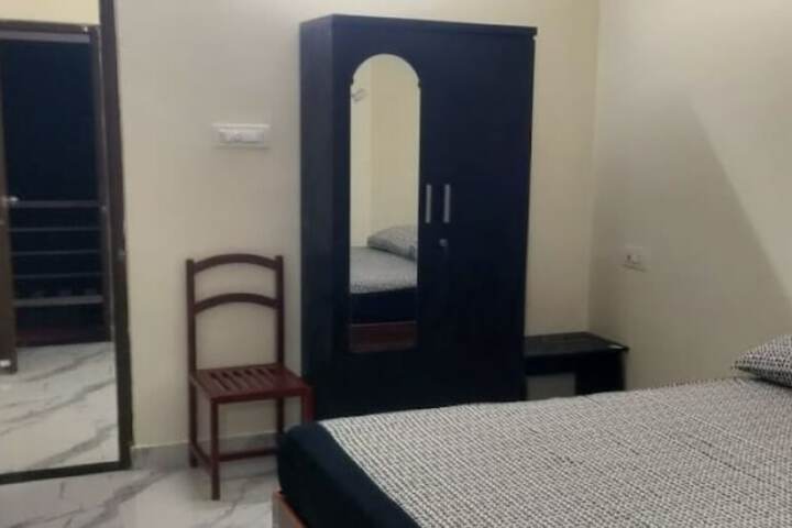 Exterior of Viji Towers Tiruvannamalai
