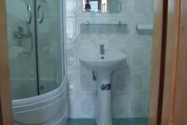 CASA DINTRE SALCII