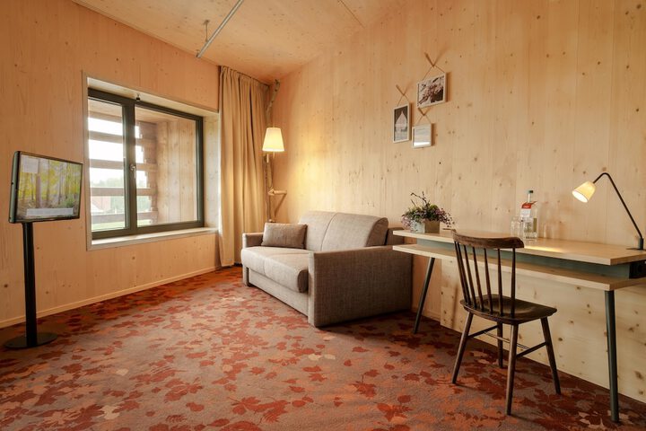 Room 8 of 37