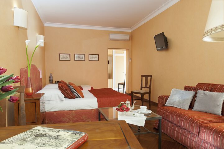 Room 17 of 37