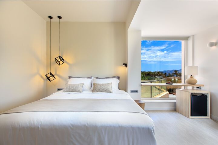 Room 3 of 73
