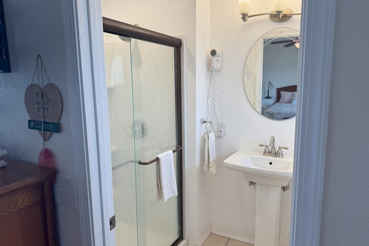 Room 8 of 25