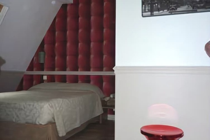 Room 8 of 37