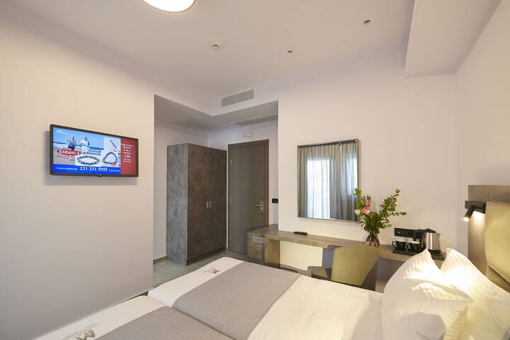 Room 11 of 37