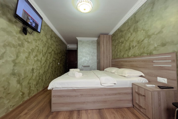 Room 21 of 77