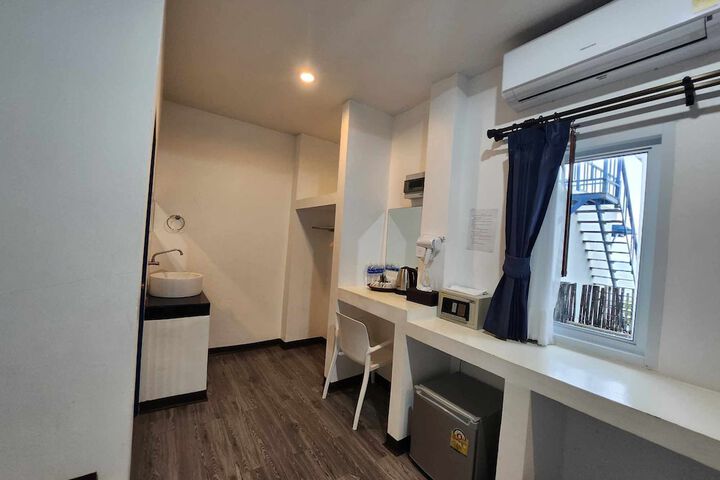 Room 13 of 293