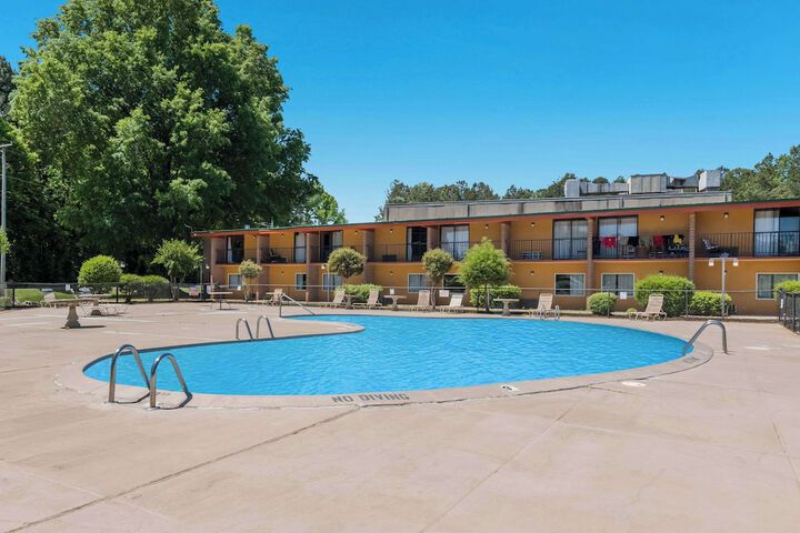 Hotel Pool