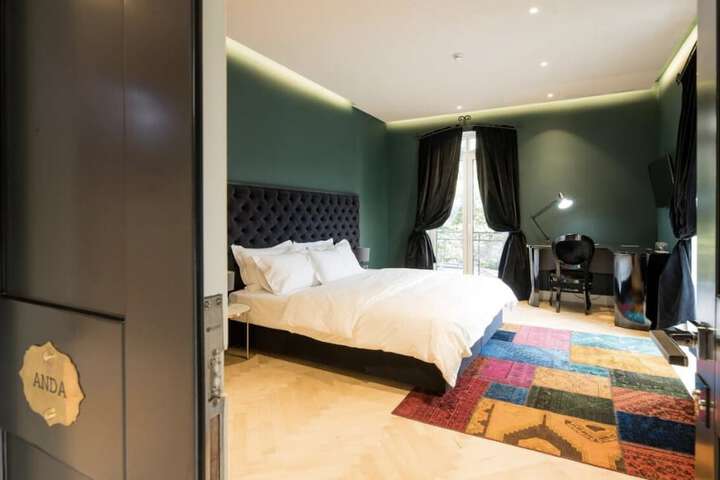 Room 8 of 47