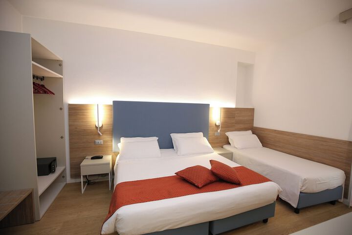 Room 154 of 221