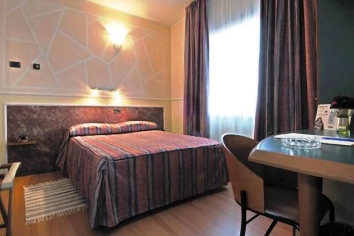 Room 11 of 26