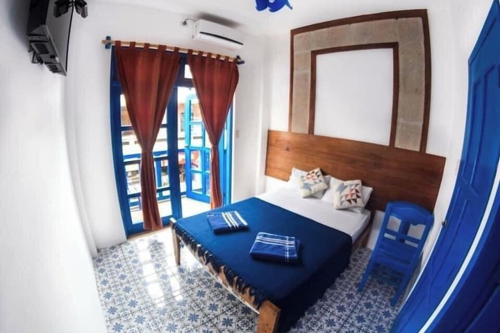 Room 8 of 16