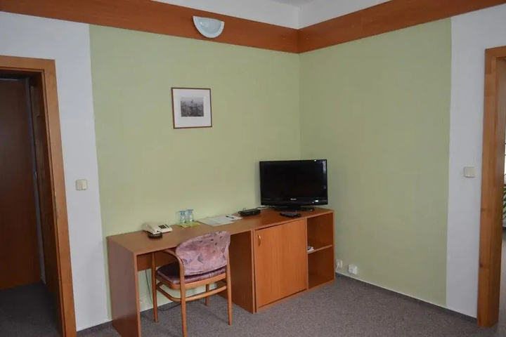Room 5 of 14
