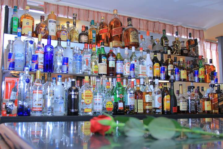 Lounge 65 of 96