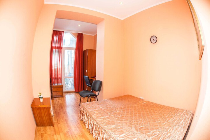 Room 17 of 37