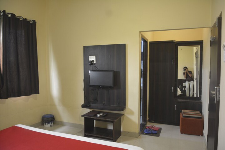 Room 4 of 20