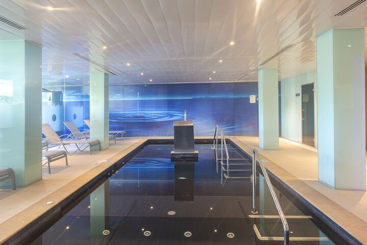 Hotel Pool