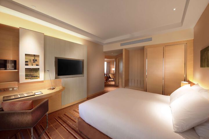 Room 15 of 102