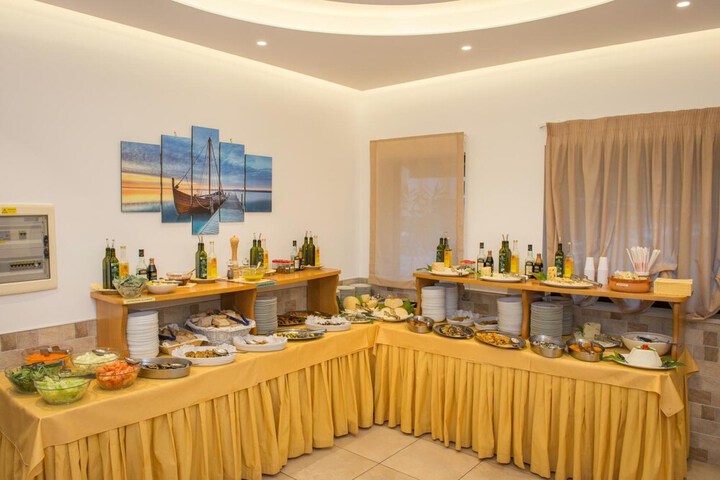 Dining 30 of 56