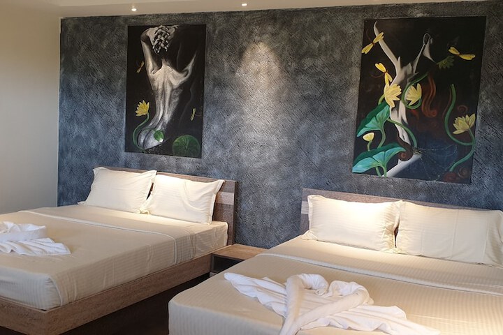 Room 4 of 96