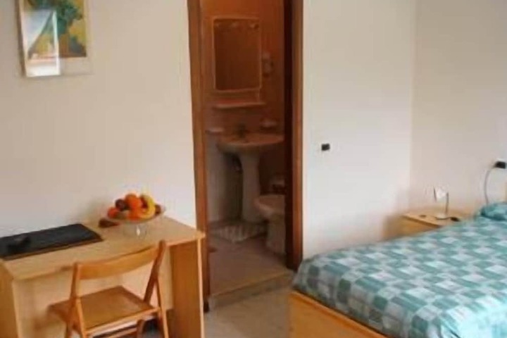 Room 9 of 63