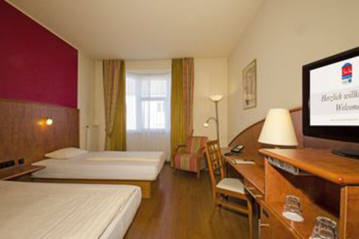 Room 34 of 84