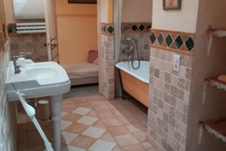 Room 5 of 27