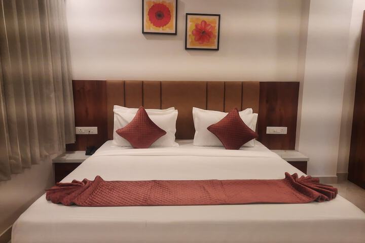 Room 13 of 26