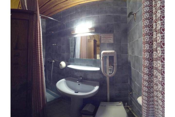 Room 51 of 60