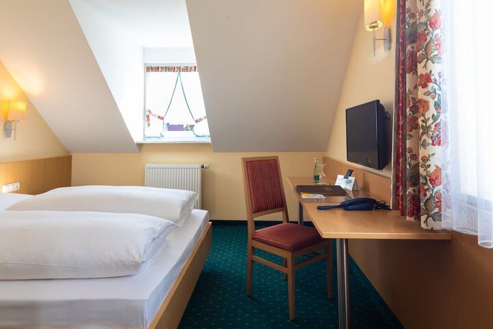 Room 10 of 39