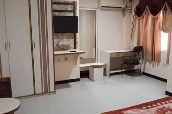 Room 12 of 15