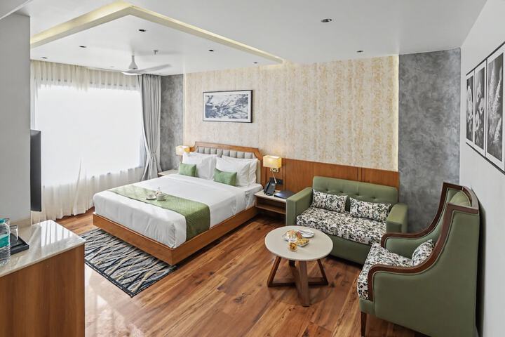 Room 6 of 8