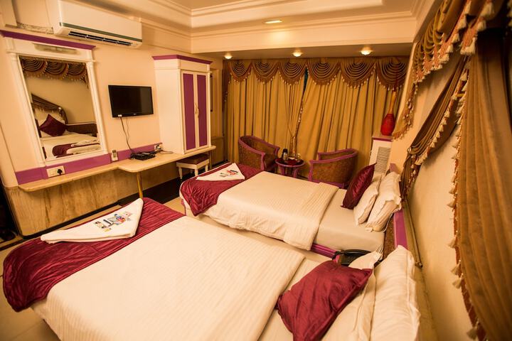 Room 16 of 36