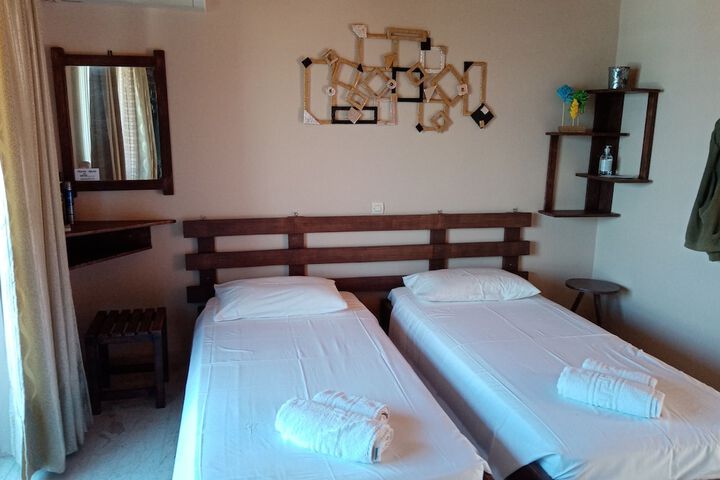 Room 8 of 105