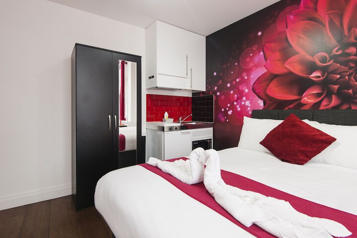 Room 26 of 40