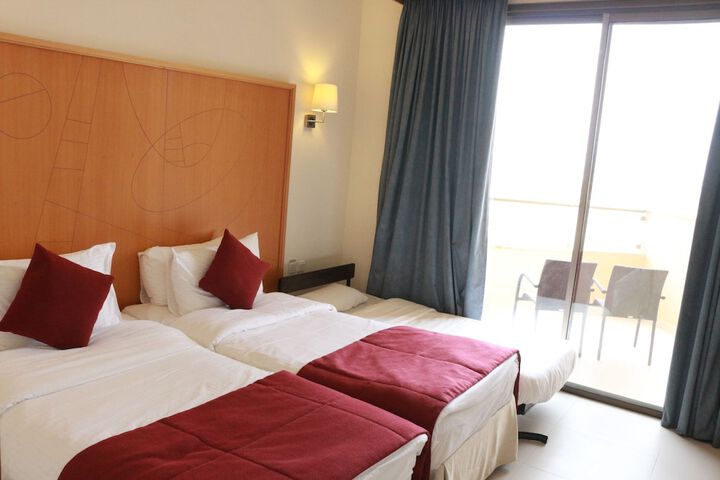 Room 4 of 66