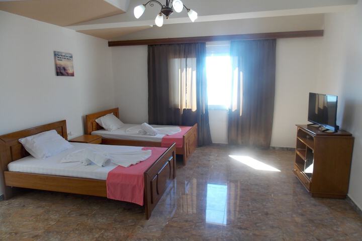 Room 4 of 74