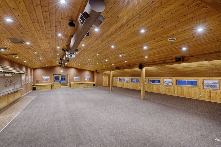 Banquet hall