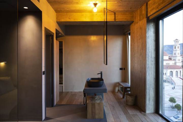 Room 15 of 48