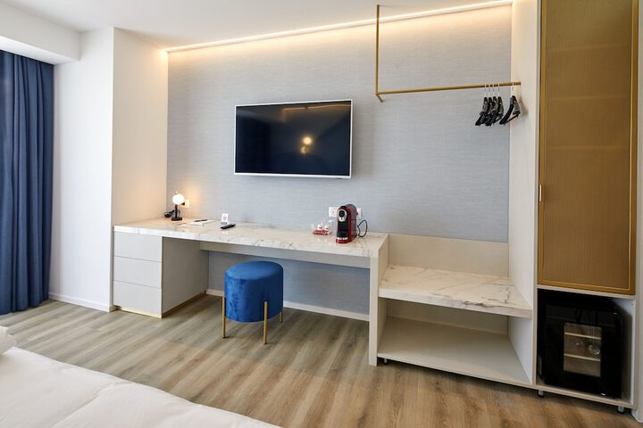 Room 17 of 64